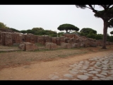 01025 ostia - regio ii - decumanus maximus - portico di nettuno - terme di nettuno (ii,iv,2) - bli ri nordosten - 09-2023.jpg